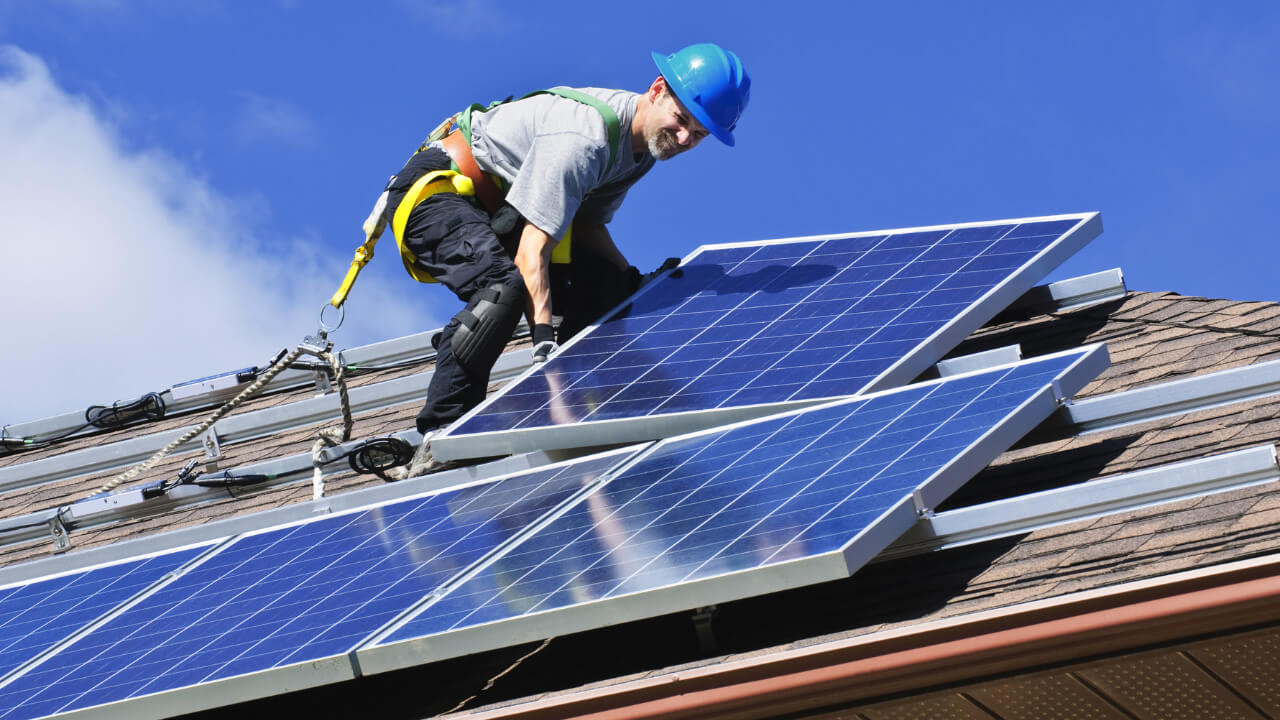 solar-panel-installation-professional