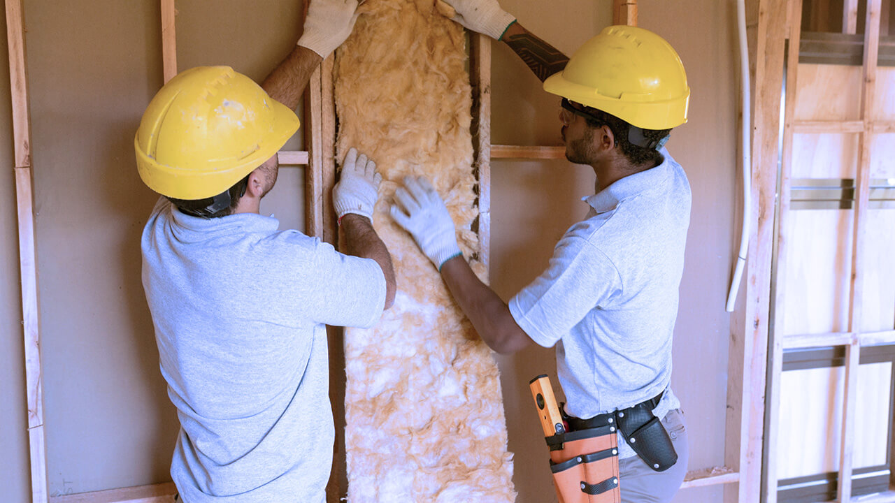 insulation-workers-on-site